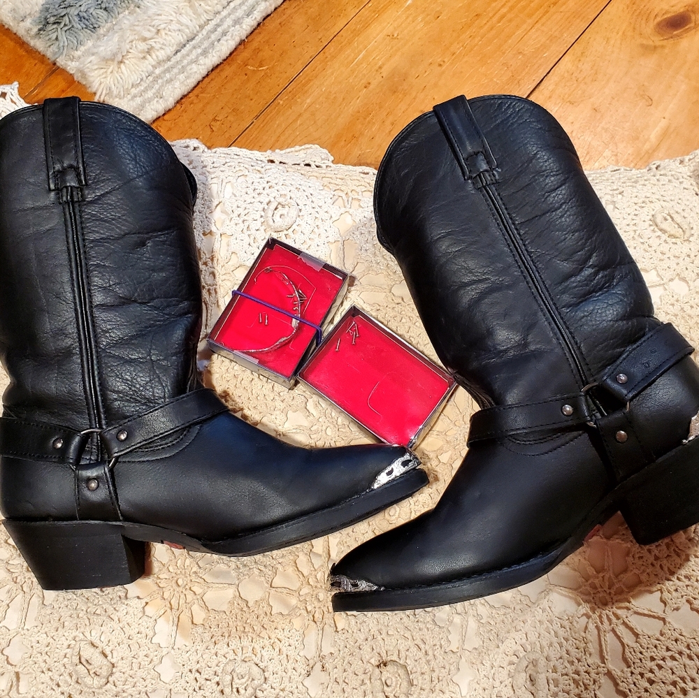 NIB Dingo Black II Harness Boots sz 9 med with front & back added silver tacks